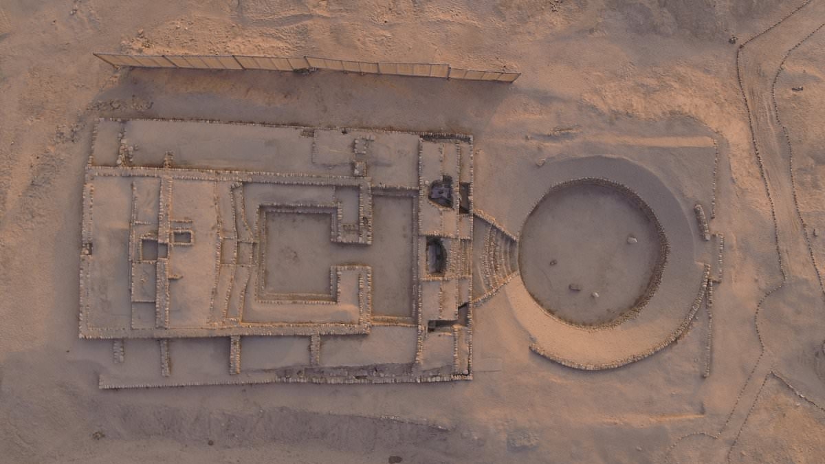 Ancient City discovered in Peru, filled with sculptures and jewelry