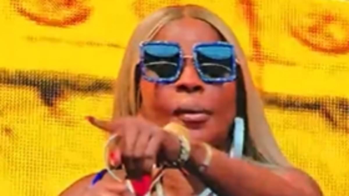 Mary J Blige fans demand REFUNDS after star gives up on choreography during live show