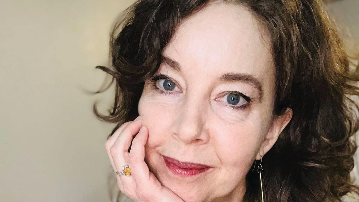 Treat online dating like a job search - and don't just swipe left, block men you don't like! The 10 expert tips every woman needs to find a perfect match