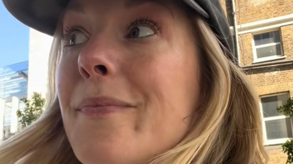 People shocked after realising famous British actress is the voice behind viral Jet2 advert