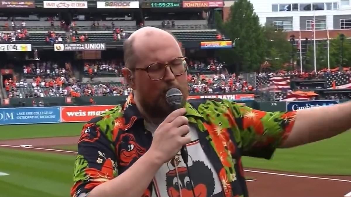 Singer labeled a 'disgrace to America' after bizarre national anthem rendition