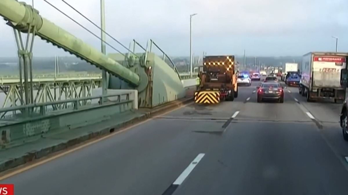BREAKING NEWS Frantic underwater search after truck smashes through Delaware Memorial Bridge barrier and plunges into river