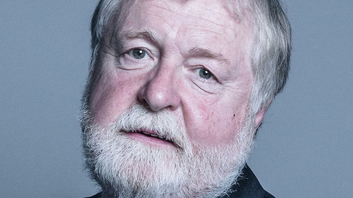 Former Metropolitan Police commissioner Lord Ian Blair who oversaw London's response to the 7/7 attacks dies at the age of 72