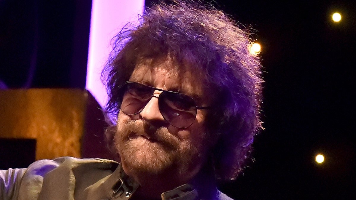 Electric Light Orchestra's frontman Jeff Lynne issues an update after the band were forced to cancel their show in Manchester