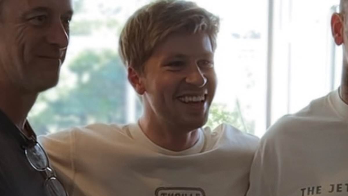 Robert Irwin stuns fans as he returns to the scene of dine and dash crime: 'But did he pay his debt?'