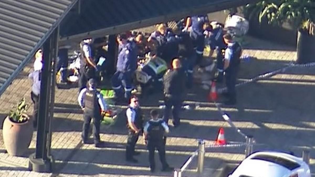 BREAKING NEWS Mount Druitt Westfield: Cops descend on busy shopping centre