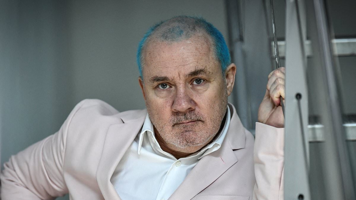 Damien Hirst is accused of 'stealing' the idea of using live flies in his work from fellow artist he went to college with in the 90s