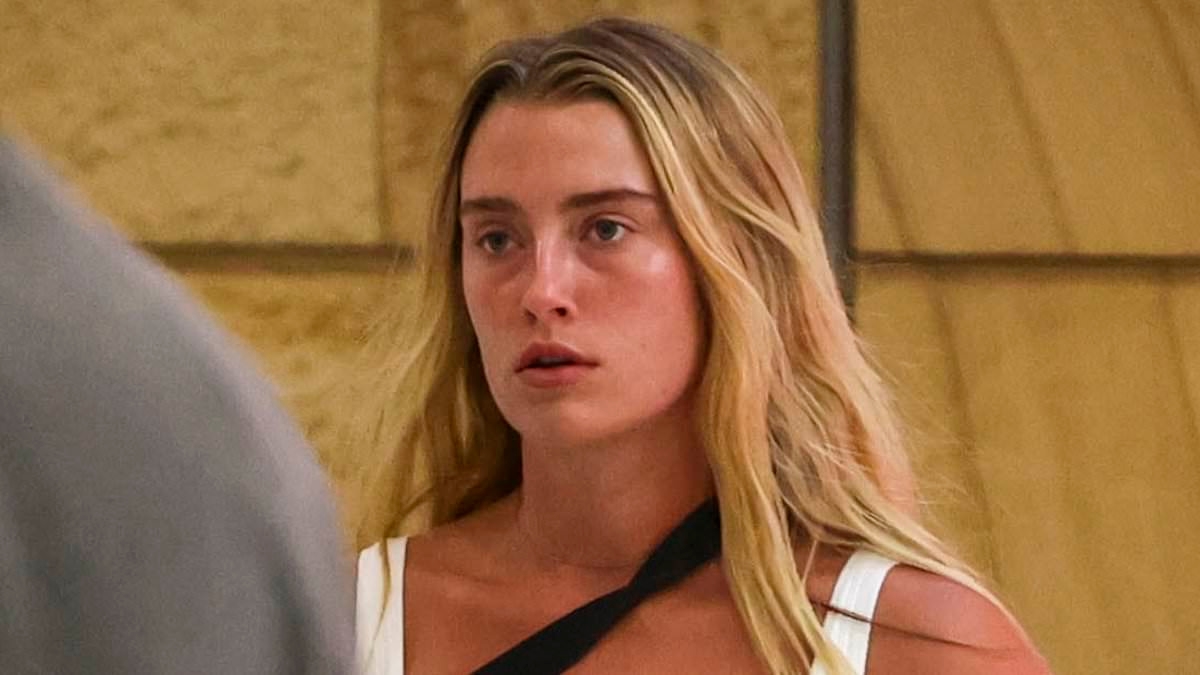 Glamorous cricket presenter Grace Hayden shows off her natural beauty as she goes make-up free and shares a sweet kiss with cotton heir boyfriend Wilson Statham