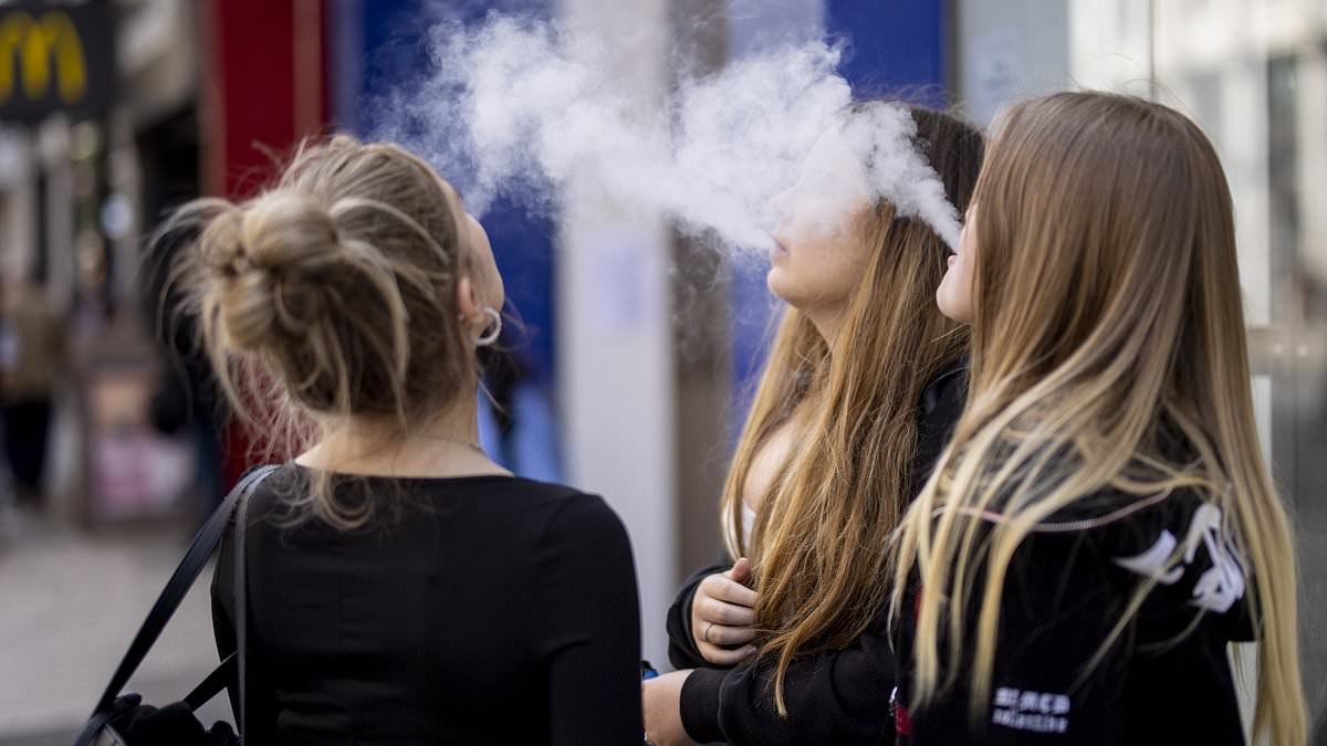 Children taken to hospital after using vapes laced with 'zombie drug' Spice - as parents are urged to watch out for 'contaminated' pens sold on Snapchat