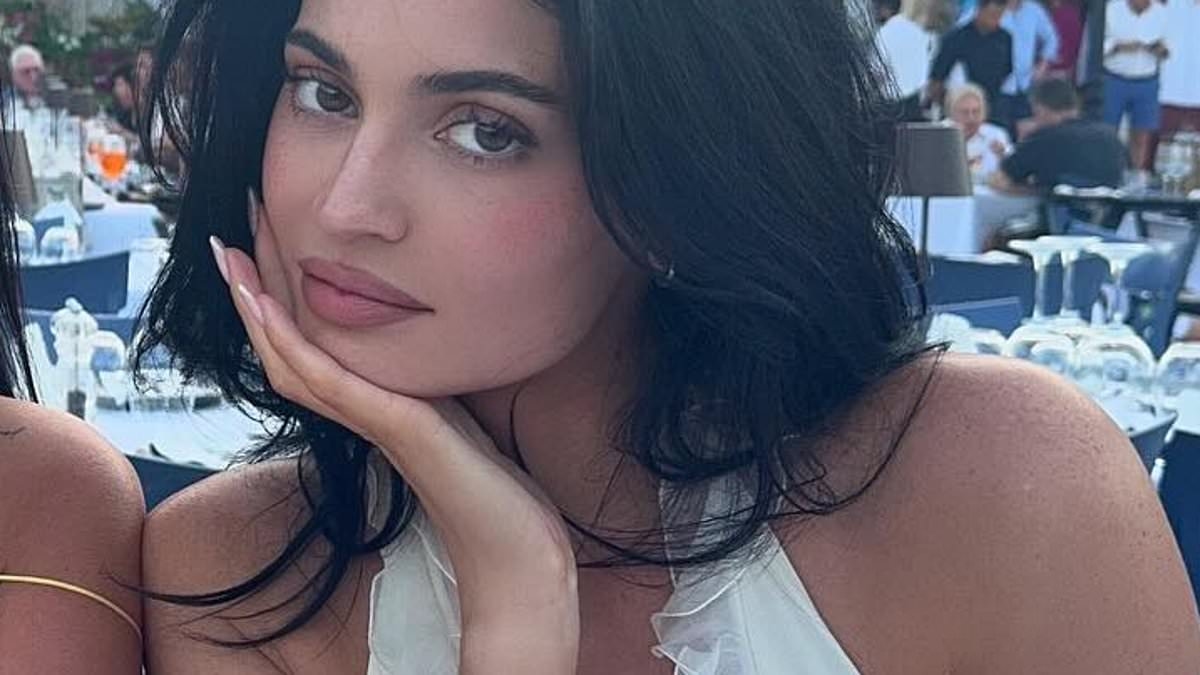 See how Kylie Jenner, 27, brazenly copies her idol Jennifer Lopez, 55, while in Greece
