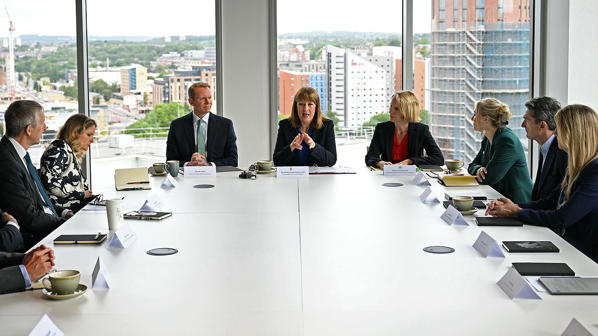 New 'Tell Sid'-style drive to get people investing revealed by Rachel Reeves in 'Leeds reforms'