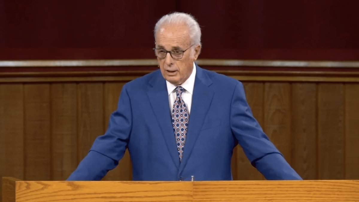 BREAKING NEWS Iconic pastor John MacArthur dies days after stunned congregation was told he'd 'soon be with the lord'