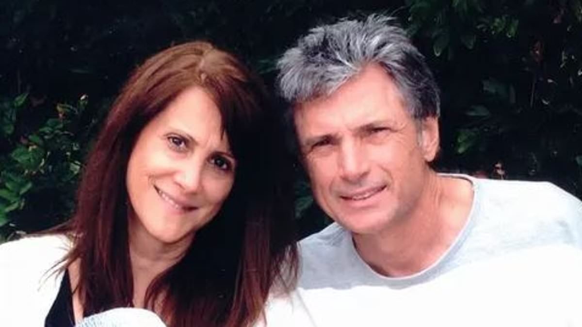 BREAKING NEWS American Idol executive Robin Kaye and her husband are found murdered inside $5million LA mansion