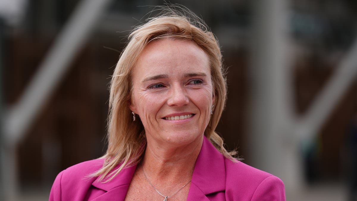 BREAKING NEWS Nurse suspended after complaining about doctor using female changing room is cleared of gross misconduct - as employment tribunal continues today