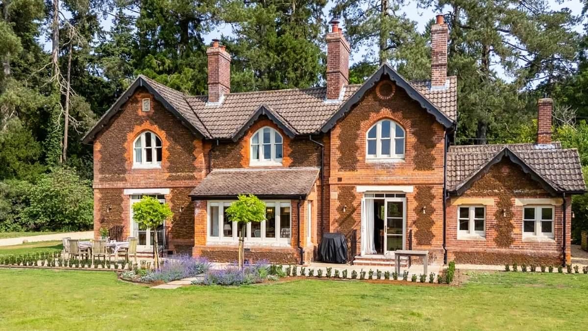 A BnB fit for a King! Holiday home on the Sandringham Estate just yards away from the royal home is available to let - here's a look inside!