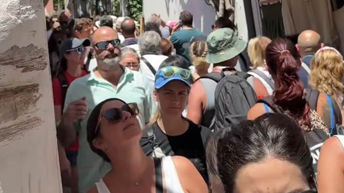 Europe's vacation hell: Streets fill with tourists in Italy and Greece