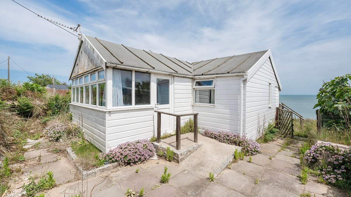 Cosy seafront chalet hits market in Norfolk for just £10,000 - but can you spot the catch?
