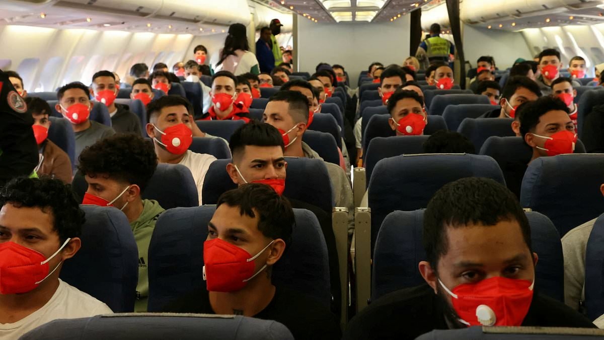 Airline that deports ICE detainees suspends west coast operation after furious pro-migrant protests