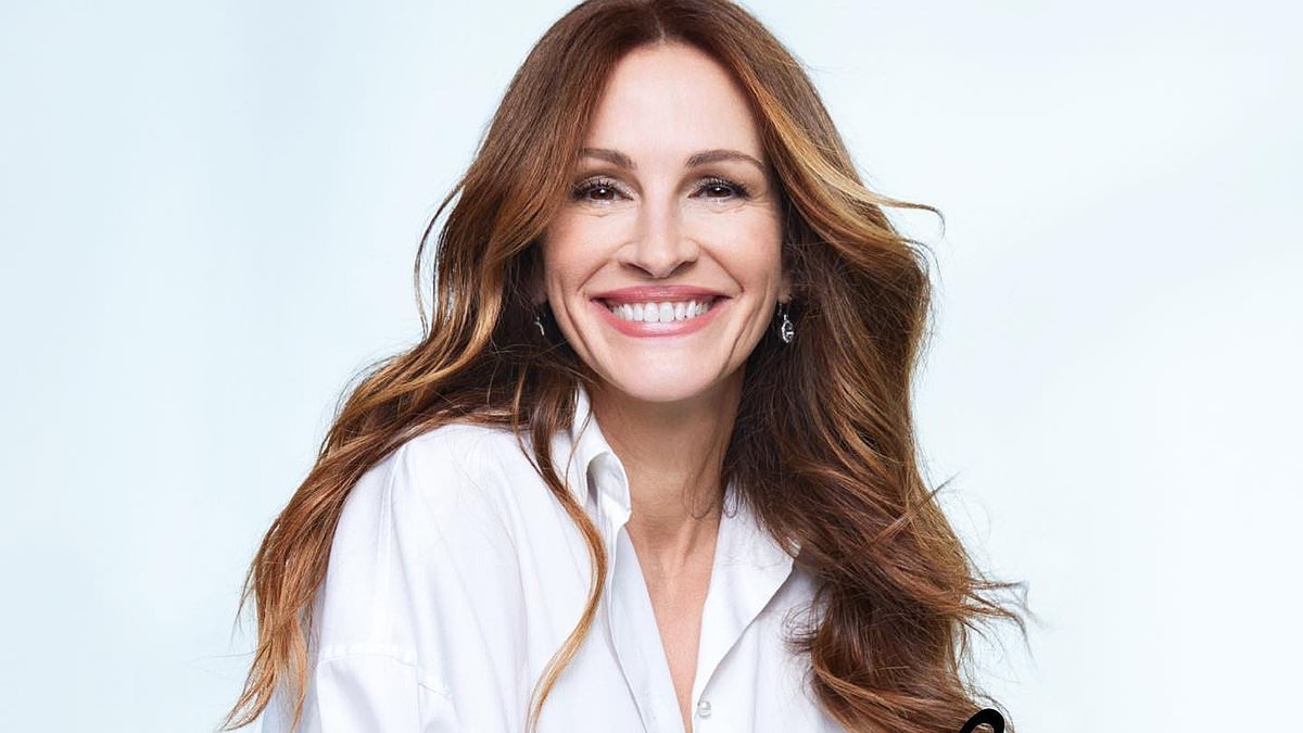 Julia Roberts stuns fans as she swaps signature look for bleached blonde