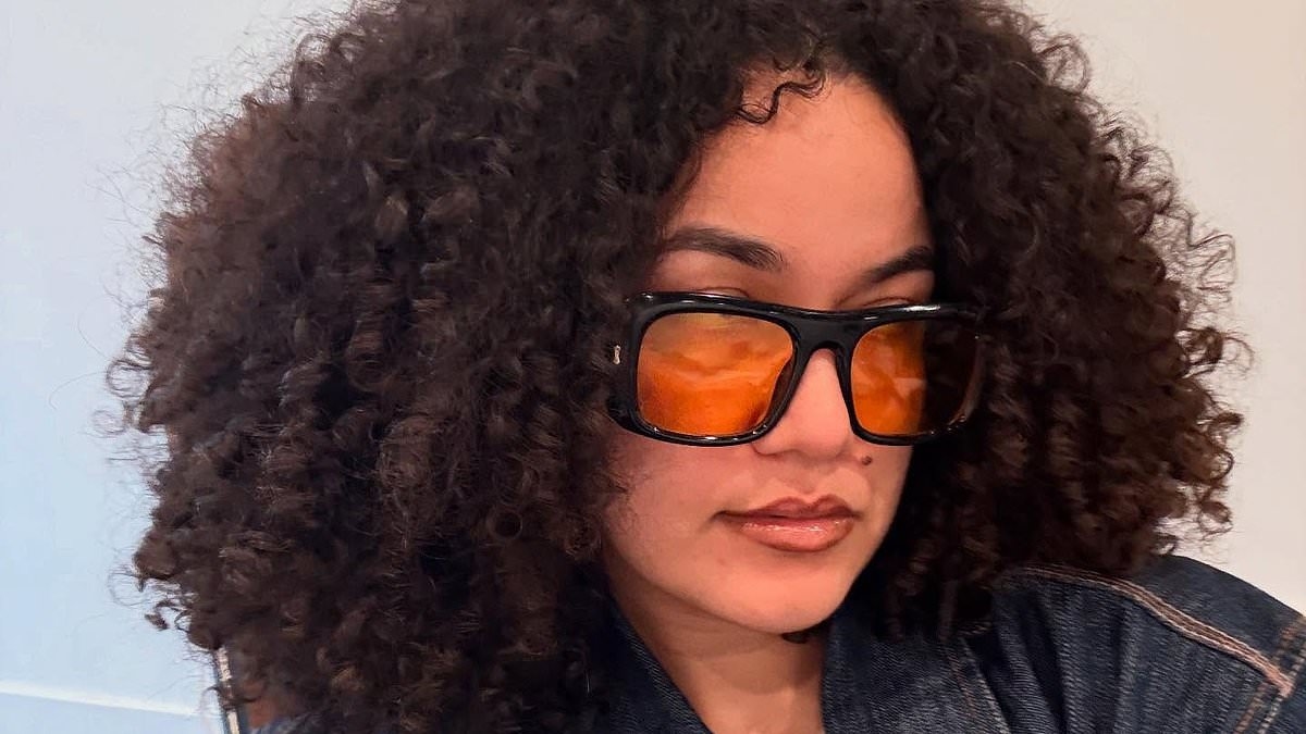 Server sparks heated debate after leaving scathing comment on influencer's Instagram about 'bad' tip