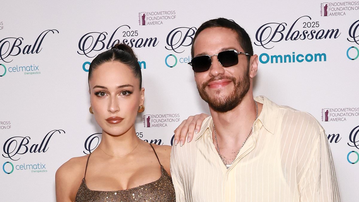 Pete Davidson expecting first child with girlfriend Elsie Hewitt after whirlwind romance