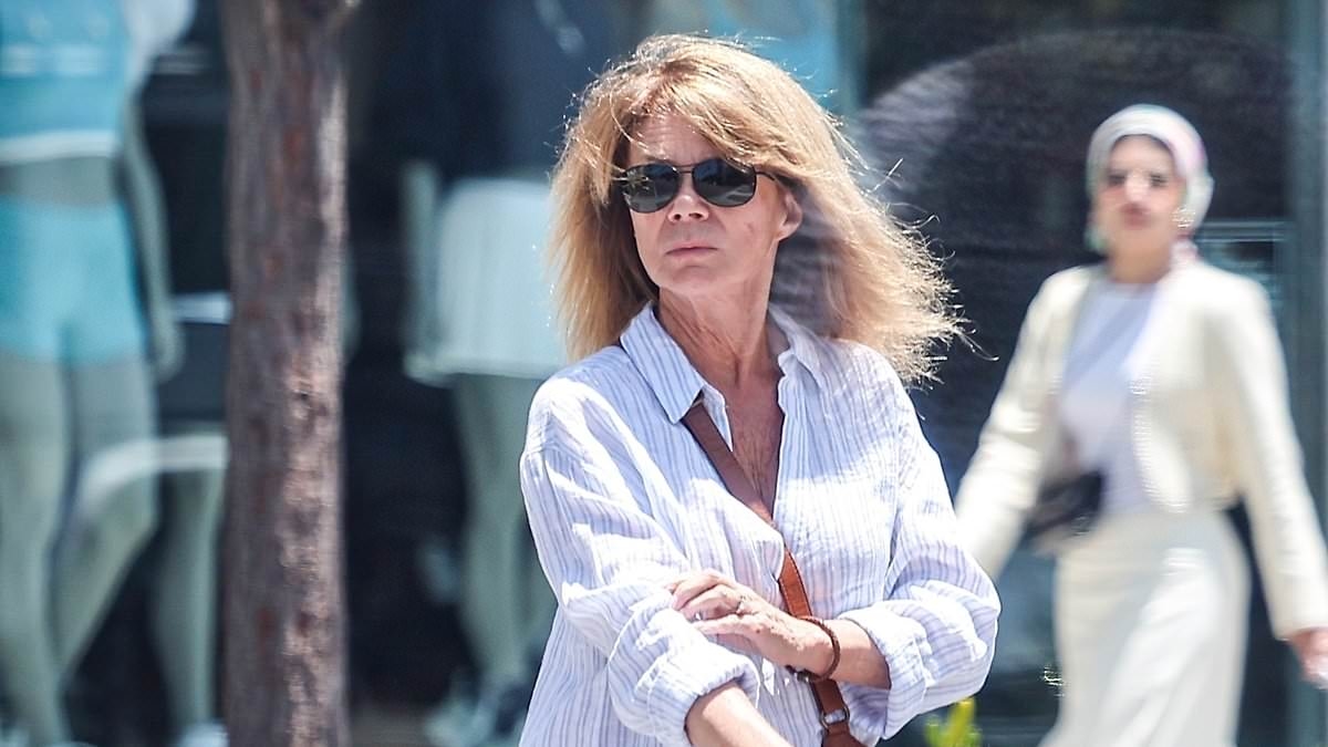 Iconic '90s TV mom who still sends cookies to her TV son after his real mother died looks unrecognizable in LA