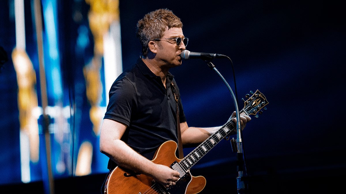 Noel Gallagher's five-word message to fans as Oasis mania continues for night three reunion show at Heaton Park