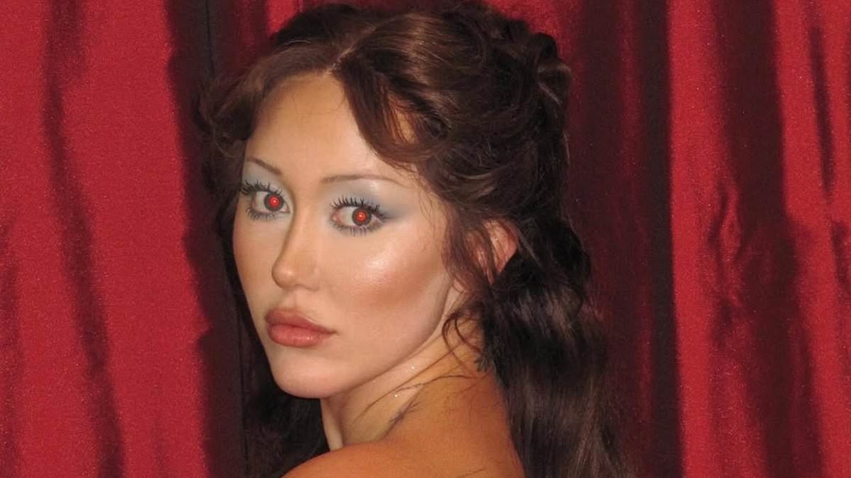 Her sister and dad are both pop stars and her 'ex' married her MOM... can you guess the nepo baby?