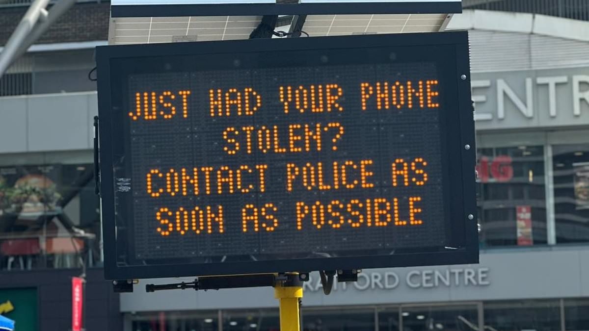 Met Police put up message urging victims of phone thefts to CALL them to report the crime