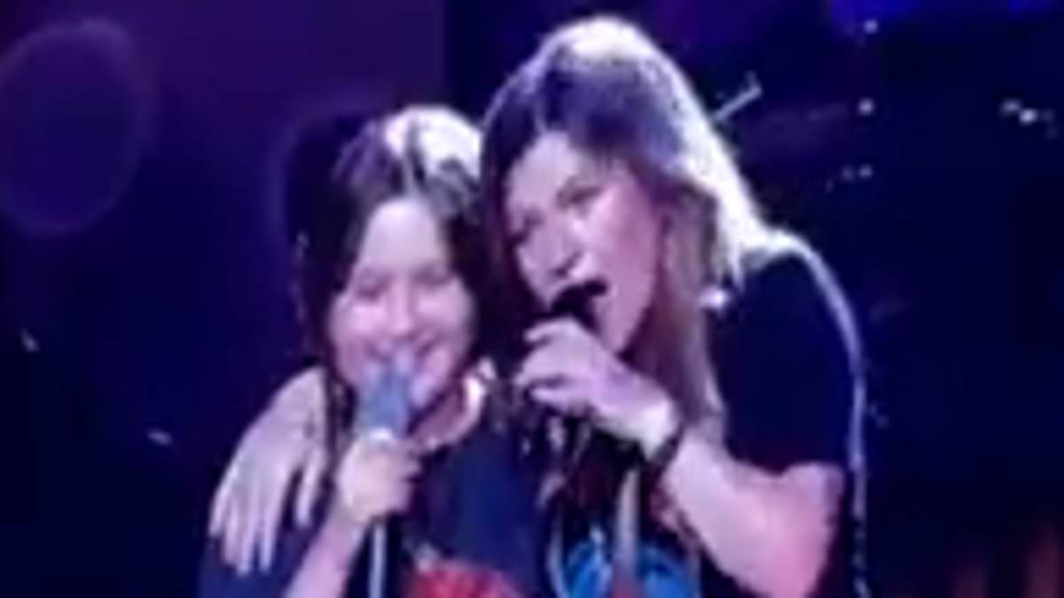 Kelly Clarkson's daughter River Rose, 11, melts hearts with surprise duet alongside mom at Vegas show
