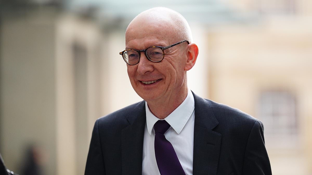 Sacked and short-term ministers to be blocked from getting thousands in severance pay - but they can still take up well-paid jobs after leaving office