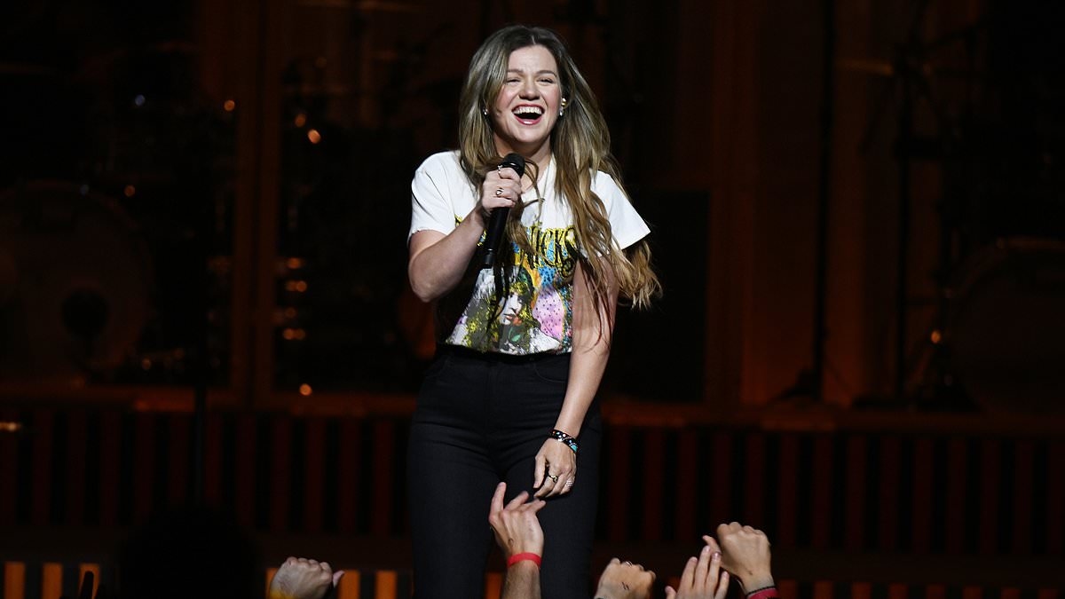 Kelly Clarkson reveals why she has sworn off dating… five years after leaving husband