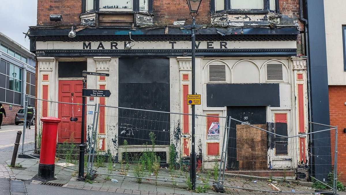 The once thriving 'destination' high street that has become a 'dying ghost town' with more than 40 empty shops