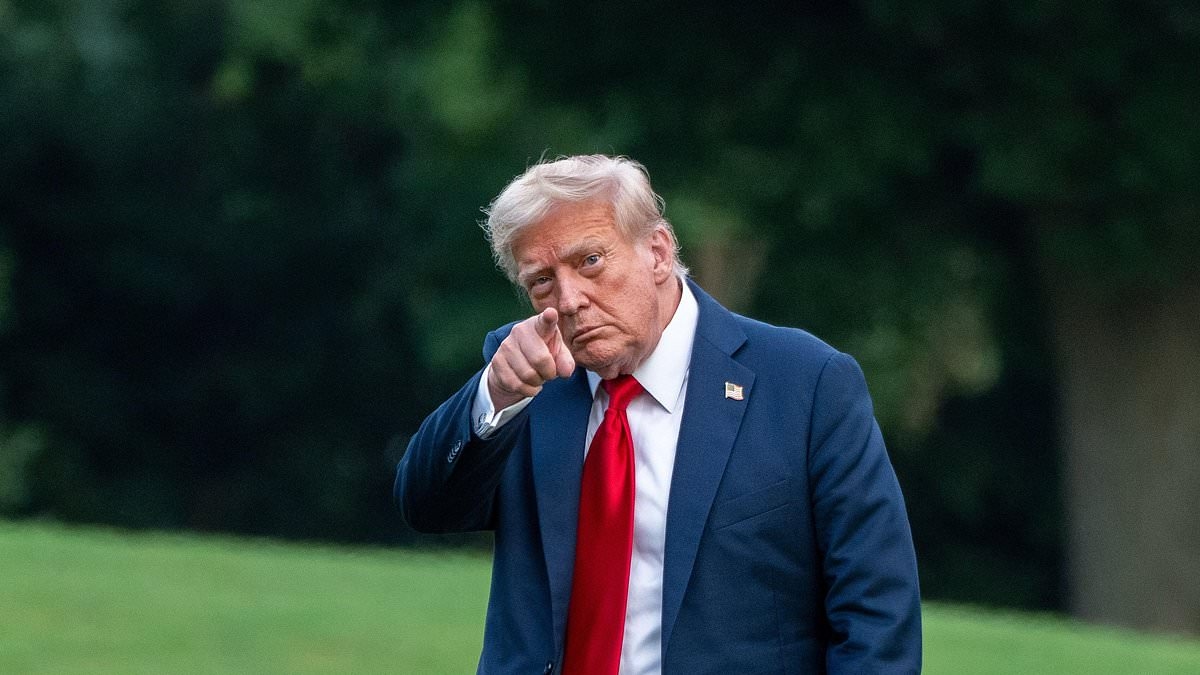 Trump expels wall street journal reporter from Scotland trip coverage