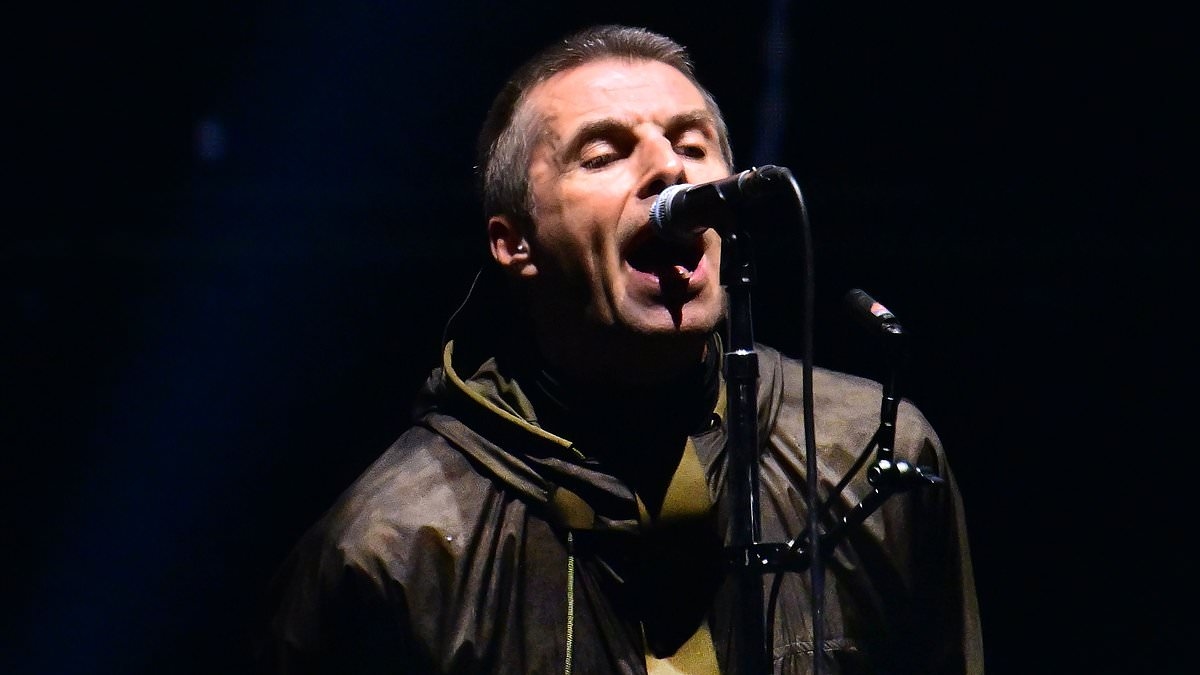 Liam Gallagher's sweary remark to brother Noel before Oasis walked out on stage in Manchester is 'revealed'