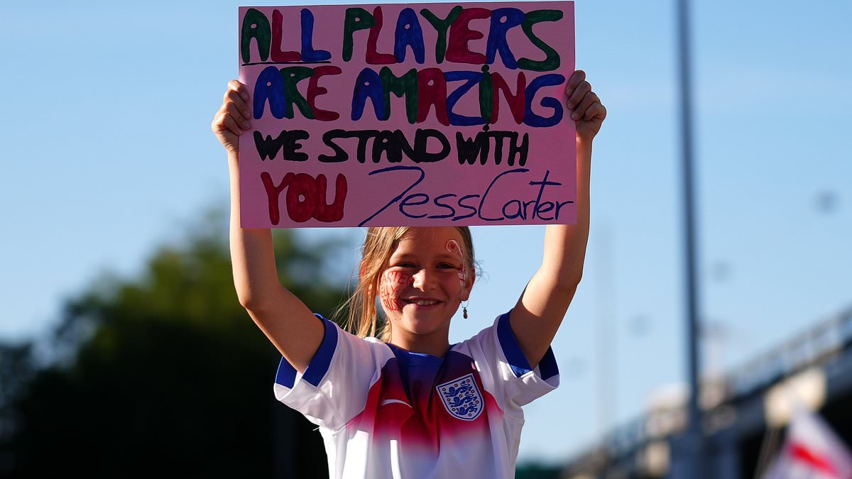 England vs Italy - 2025 Women's Euros: Live score, team news and updates as the Lionesses refuse to take the knee ahead of semi-final clash after Jess Carter abuse