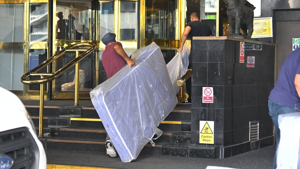 Four-star hotel in Canary Wharf prepares for arrival of 'hundreds' of asylum seekers with extra beds and mattresses brought in after protesters gathered outside
