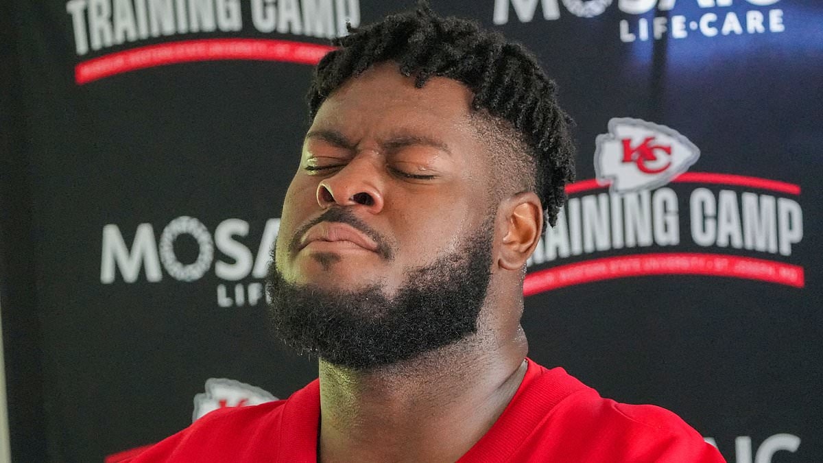 Chiefs star breaks down in tears while talking about his late mom after signing new $94m contract