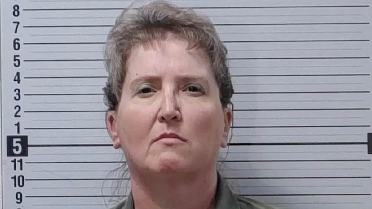 Undercover agent 'egged on mom who wanted to take out hit on daughter's deadbeat boyfriend'