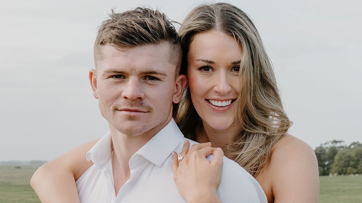 Aussie sports star proposes to his girlfriend with HUGE diamond engagement ring