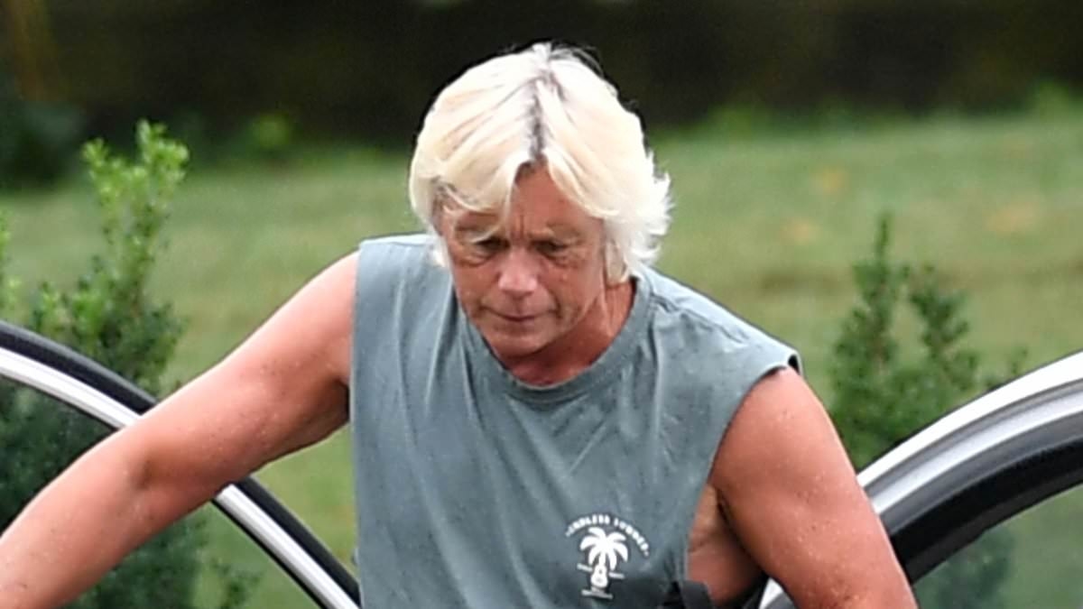 Iconic 80s teen heartthrob who starred in scandalous film alongside Brooke Shields is seen on rare outing