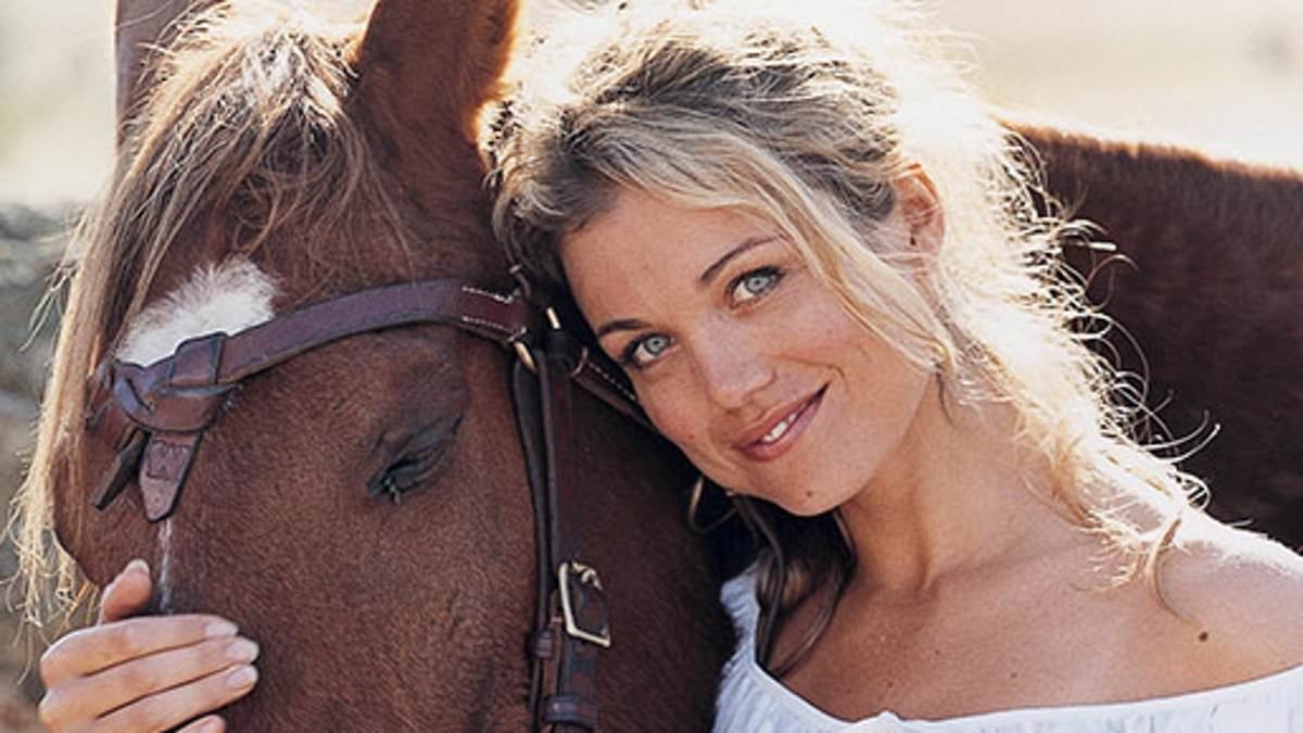 Bridie Carter doesn't look like this anymore! McLeod's Daughters star unrecognisable in recent social media post following mysterious absence