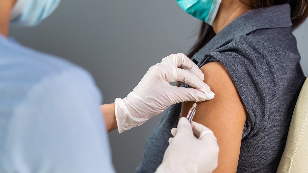 Pharmacist issues vaccine warning to Brits heading on holiday this year