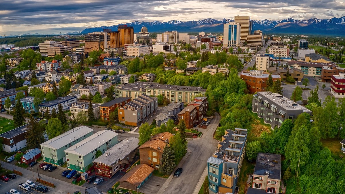 Major US city under volcano advisory rattled by earthquakes