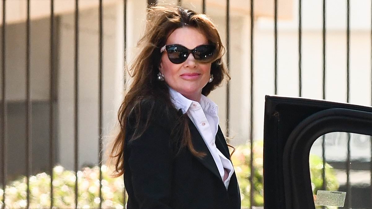 Lisa Vanderpump shrugs off Scheana Shay's TV exploitation accusation