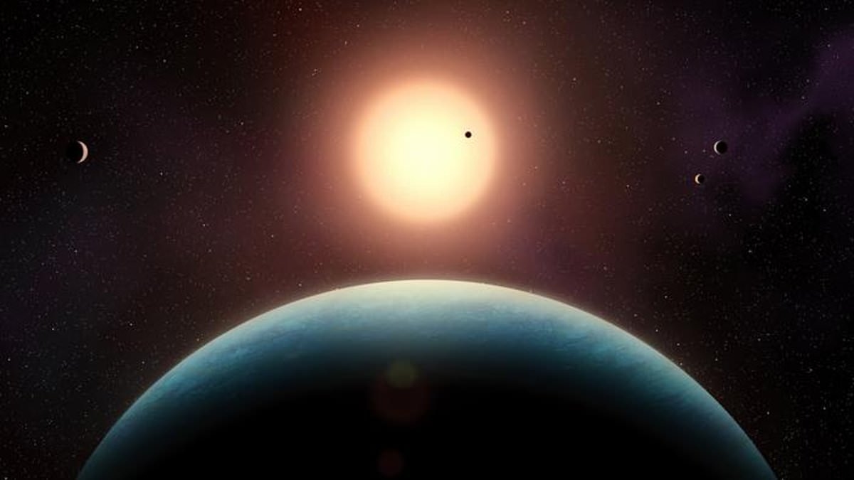 Is THIS where aliens are hiding? Scientists discover a 'super–Earth' planet 35 light–years away – and it might have the right conditions to support life