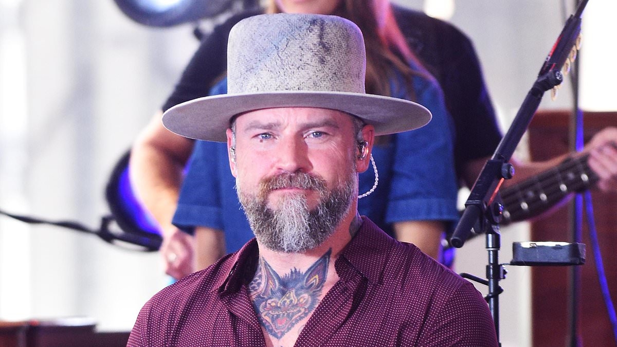 Major country star says he is 'going into debt' over Las Vegas residency