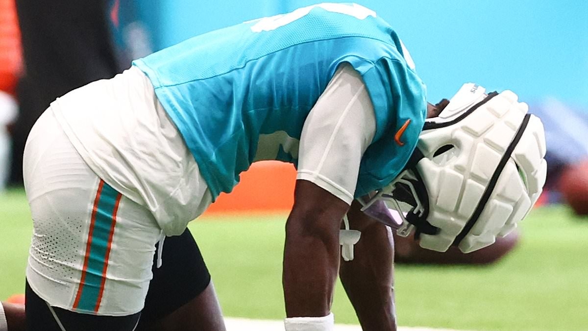 Miami Dolphins make huge signing in desperate position after devastating Artie Burns injury blow