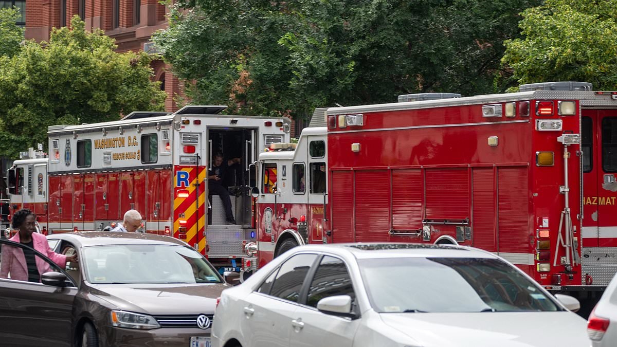 Bomb squad responds to suspicious package near White House