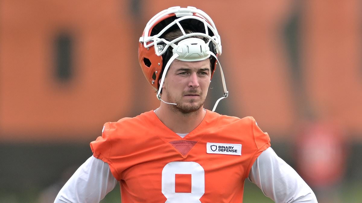 Shedeur Sanders gets huge boost as rival Cleveland Browns QB Kenny Pickett injures with hamstring